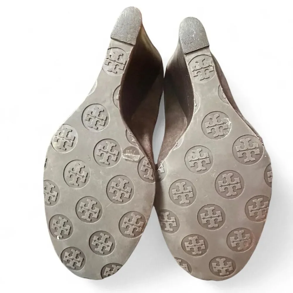 Tory Burch Sally Brown Suede Wedge Pumps Gold Logo Medallion Shoes Women’s 7.5